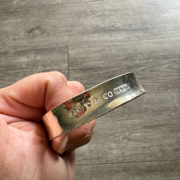 ONE DAY SALE✨

FINAL SALE♥️TIFFANY & CO. 925 vintage bangle bracelet ✨ - Picture 11 of 16